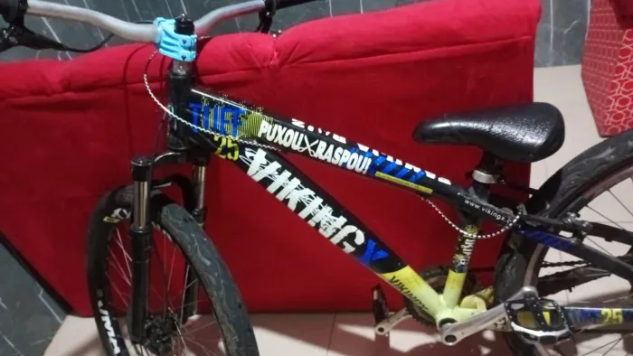 Bicicleta à venda viking por r$ 800 só e tudo nó vo guidão voador mesinha roda vmax pineu