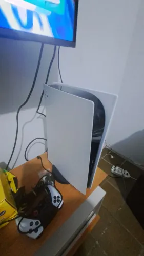 Vendo  PS5 FEAT e uma TV TCL C6K 65 POL COMPLETA ainda na garantia.