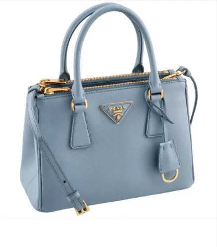 Bolsa em couro prada Saffiano azul bebê