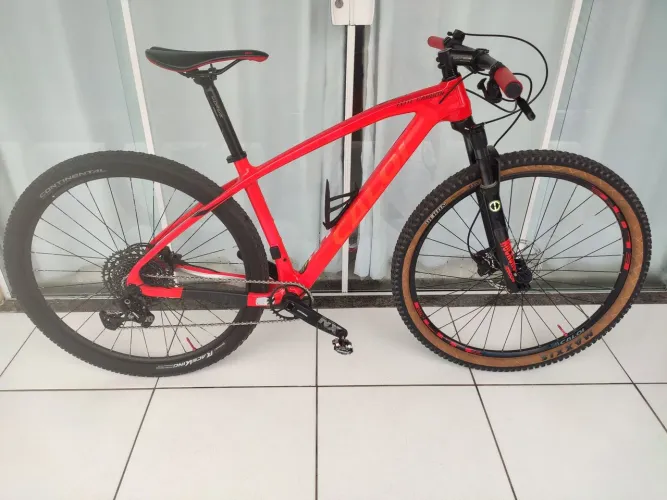 Bicicleta Caloi Elite Carbon Sport