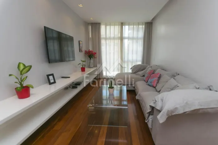 Apartamento todo reformado e mobiliado em ótima localização
