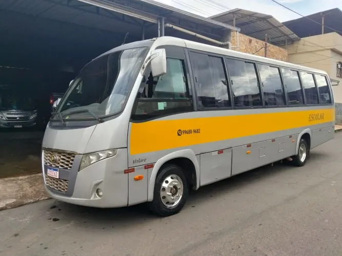 Vendo ou troco w9 ano 2015 33 lugares