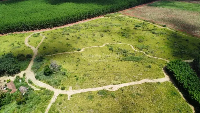 Sítio à venda de 5 alqueires em Santo Antônio de Posse, com topografia diferenciada e exce
