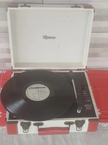 Toca-disco  Retro  com usb + LP Cazuza  "O tempo não para " (leia)