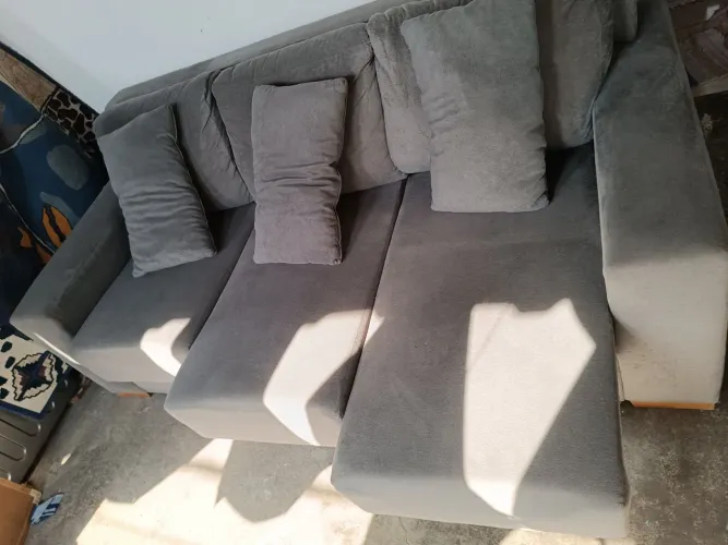 Sofá Cama de 3 lugares com almofadas