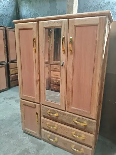 Guarda roupa de madeira novo frete grátis