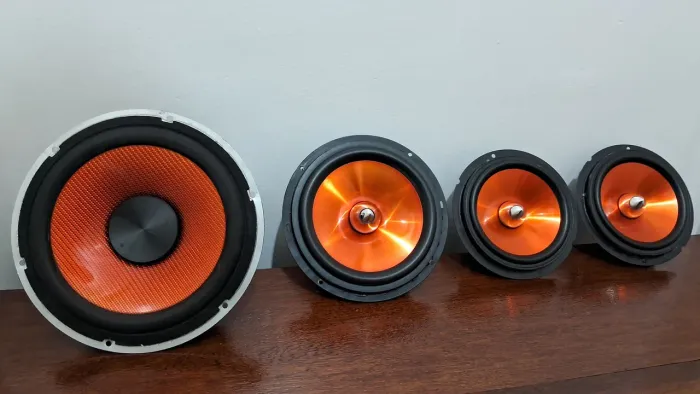 Falantes em excelente estado!