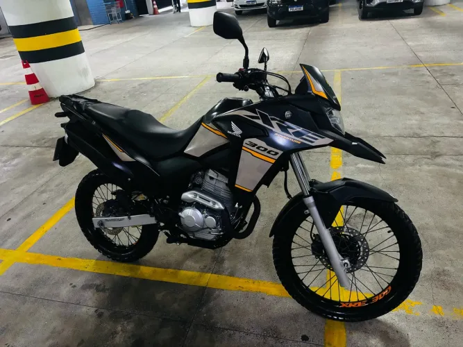 HONDA XRE 300 ADVENTURE - apenas 5.500km EXTRA ÚNICO DONO