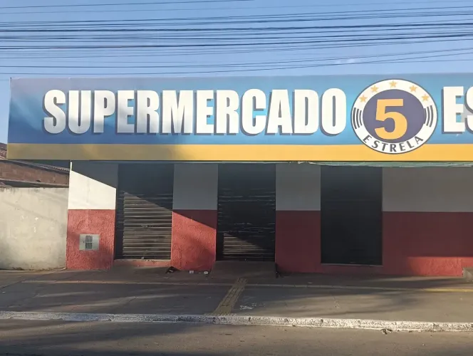 Aluguel de imóvel comercial com 315 M2 e um banheiro.