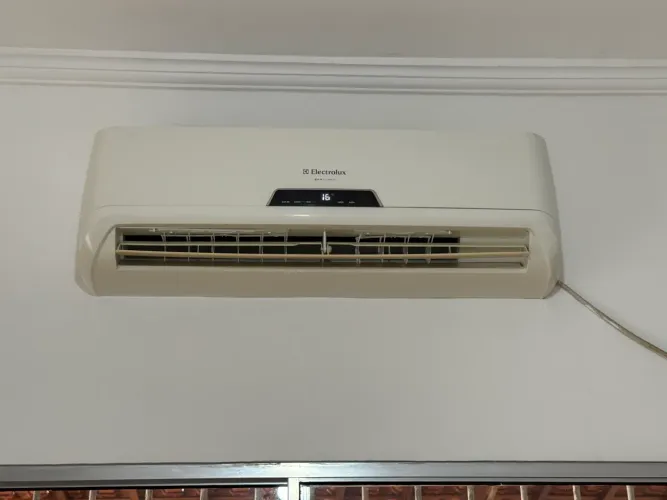 AR CONDICIONADO ELETROLUX 12.000 BTU