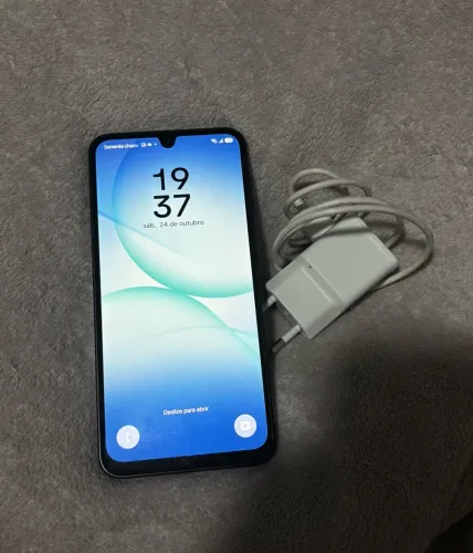 Vendo Samsung Galaxy A17 256GB de memória e 8GB de RAM! Interessados, chamar no PV.