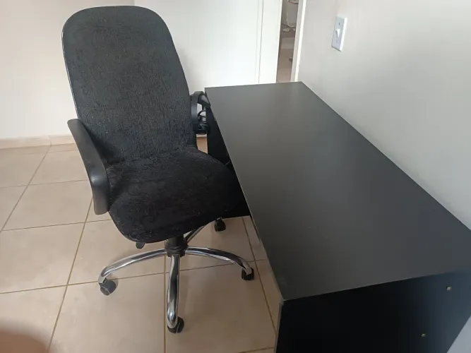 Mesa e cadeira escritório 