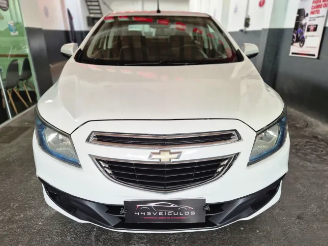 Chevrolet Prisma Sed. LT 1.0 4 cilindros Completo com Gnv 2026 Vistoriado!
