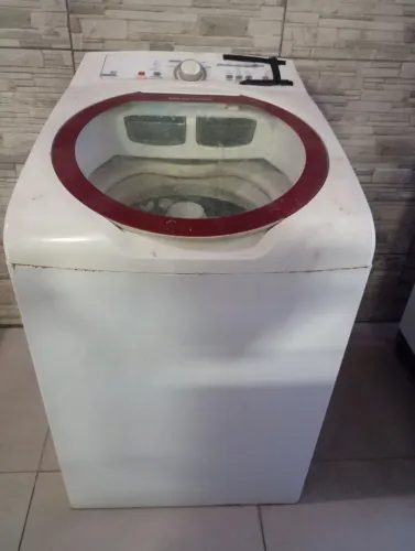 Máquina para retirar peça ou arrumar