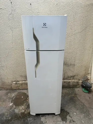 Vendo uma geladeira Eletrolux DC35A gelo seco (Entrego)