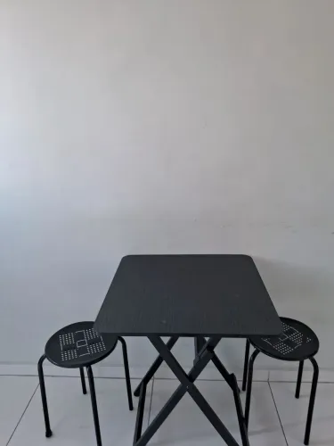 Conjunto mesa com banquinhos