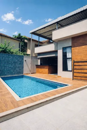 Casa Linear 240m² 3 Suítes, Piscina, Área Gourmet (R$ 1,2M ou R$12k)