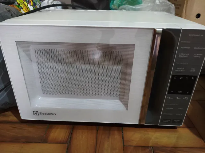 Micro-ondas Electrolux MEF41 Inox 31L - Semi novo, excelente estado