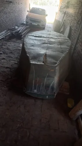 CANOA EM FERRO E ASSOALHO DE MADEIRA