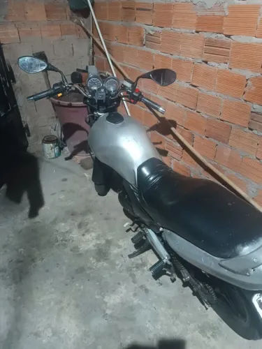Vendo Suzuki yes por apenas 3.000 ou aceito trocas