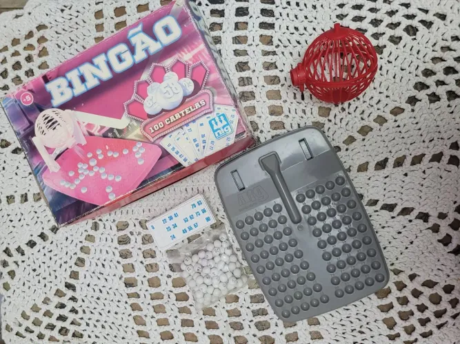 Bingão (só falta o suporte que segura o globo).