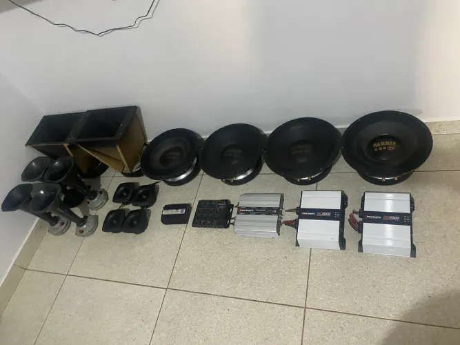 ?VENDO SOM MUITO BARATO TUDO FUNCIONANDO ?