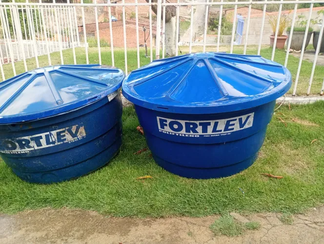 Duas caixas de 1000 litros