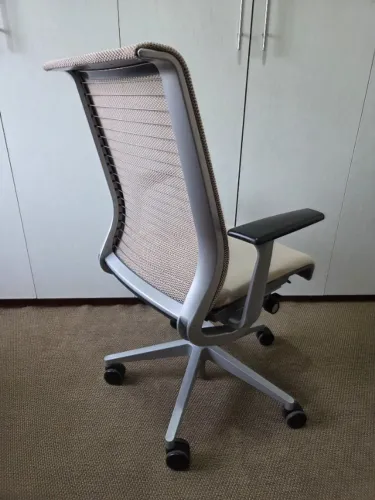 Cadeira Escritório Steelcase Think em excelentes condições