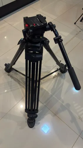 TRIPÉ MANFROTTO - AUDIOVISUAL