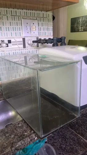 Aquario 20 litros com tampa