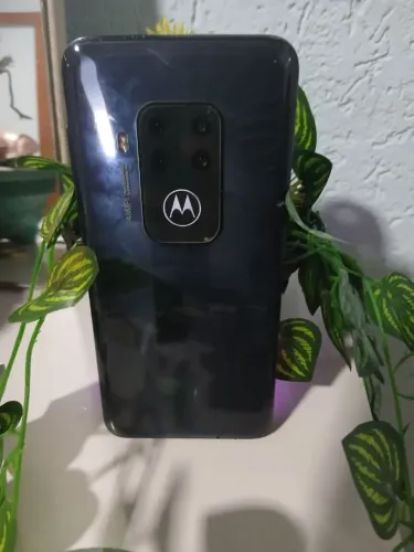 Motorola one vision