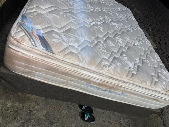 Cama queen com colchão herval