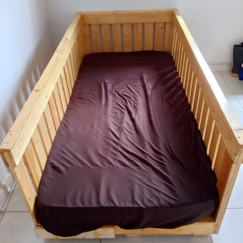 Cama montessoriana de palete