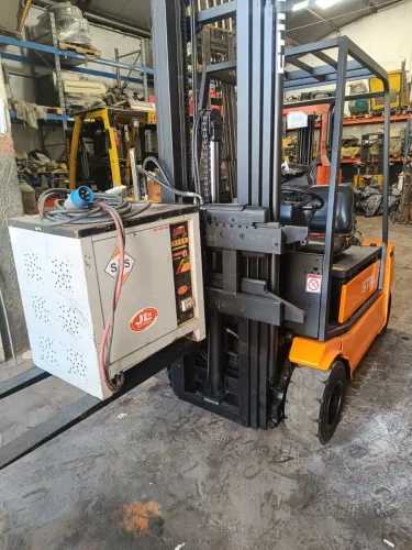 Empilhadeira Elétrica Still R20-20 2 Ton com Carregador
