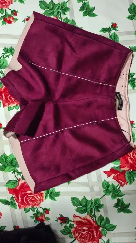 Short camurça Morena Rosa vinho