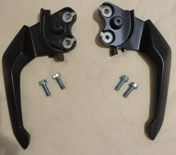 Kit Pegador de Garupa Original Honda CB300F 2025 - Alças de Apoio Laterais