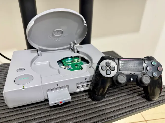 PlayStation 1 Original SCPH-5501 + PicoStation + Bluetooth 8BitDo
