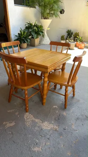 Conjunto infantil de madeira torneada