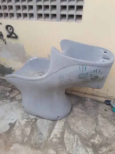 Vendo um lavatório pra colocar as torneiras