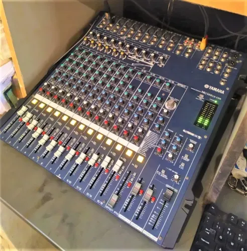 só hoje r$1.850-mesa yamaha mg166 cx usb-com efeitos/compressor/interface-troco mesa menor