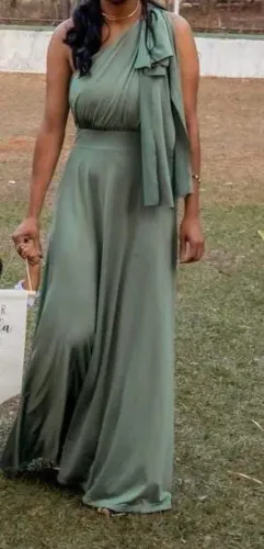 Vestido de festa verde oliva