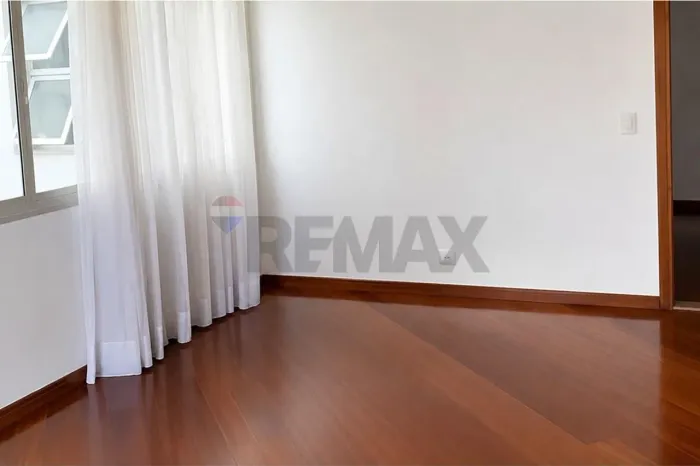 Apartamento de Luxo c/ Piscina no Centro de Paraná