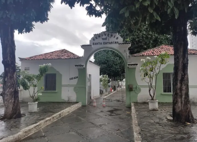 Vendo Túmulo no Cemitério Santa Catarina