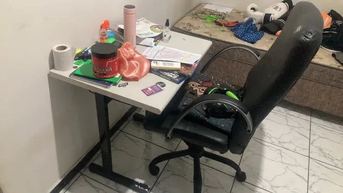Cadeira e mesa de escritório