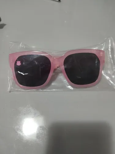 Óculos de sol, ursinho carinhoso. Rosa