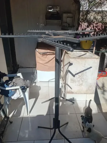 Vende se duas araras de roupa 300