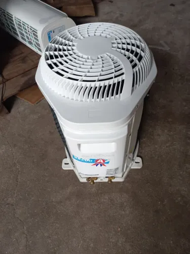 Vendo um ar-condicionado Sprite Britânia de 12.000 BTUS semi novo em ótimo estado .