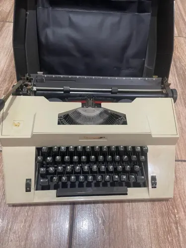 Máquina De Escrever Antiga Remington 35L Portátil - Funcionando Perfeitamente Com Maleta
