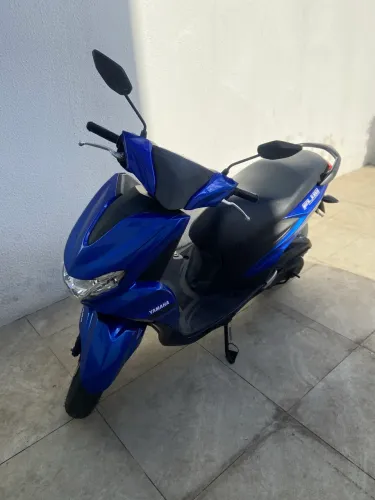 Moto Yamaha Fluo seminova