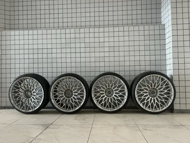 Jogo de Rodas + Pneus 24 Pol. 255/30ZR24 OS Rolls Royce Phantom Ghost